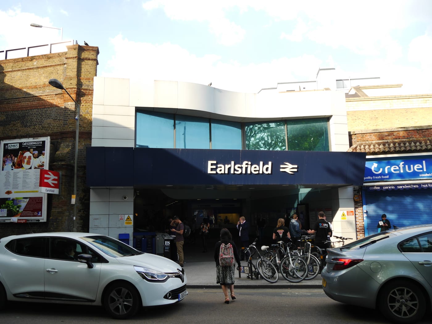 Earlsfield railway station on Garratt Lane